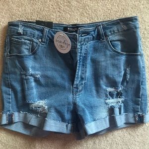 Mid-Rise Shorts size Large, never worn w/tags